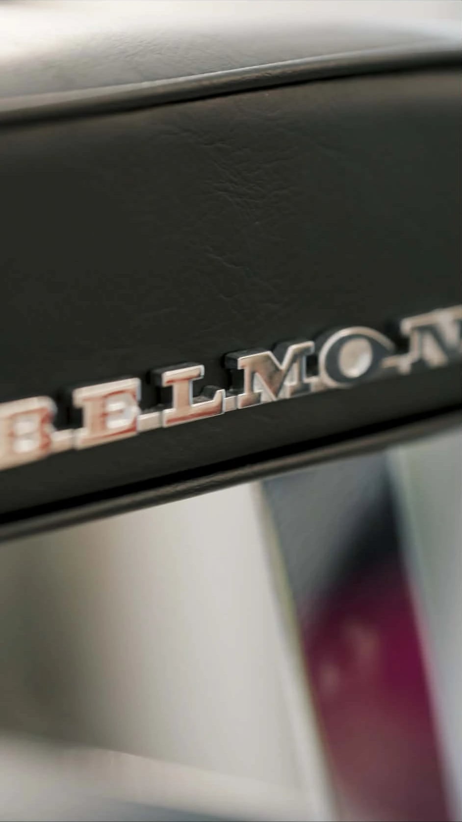 Belmont borbélyszék részlete